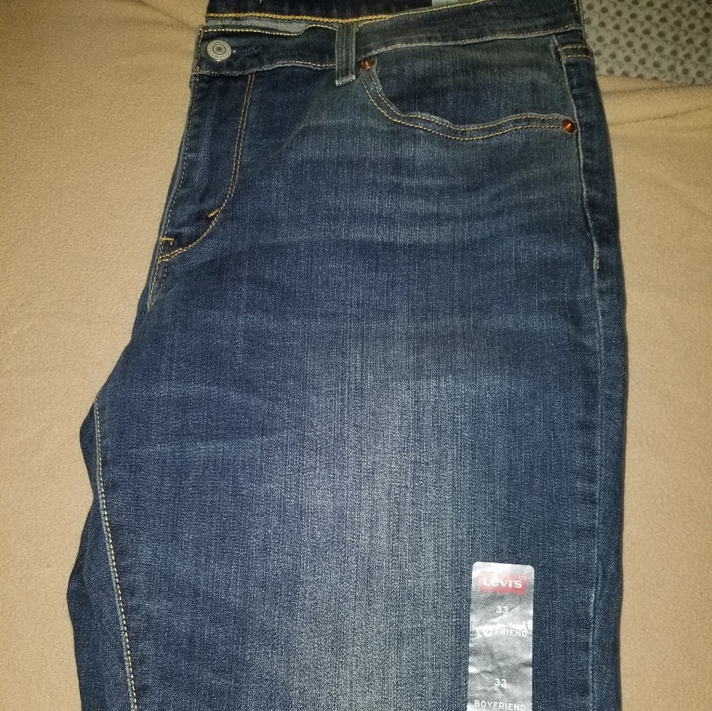 Brand New Levi womens jeans